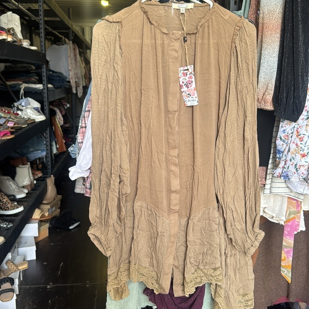 Elegant Tan Women's Top with Lace Trim. Buckle gimmicks oversized - Picture 5 of 5